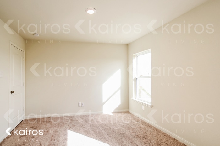 Building Photo - 5906 Sapphire Lagoon Rd