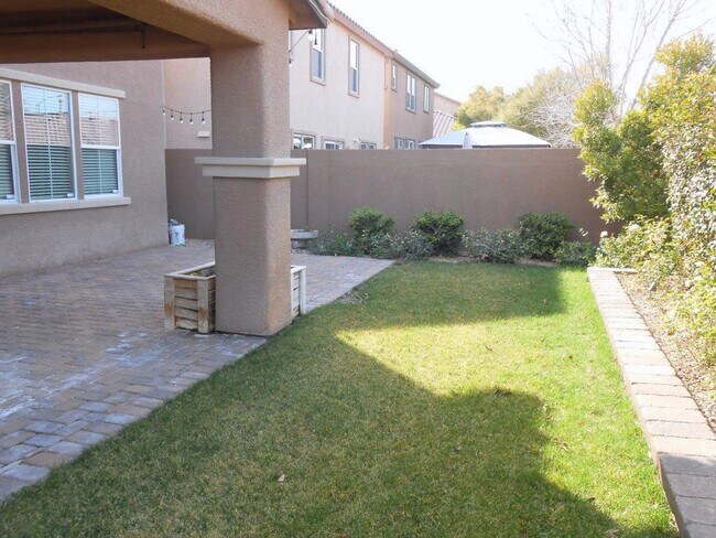 Building Photo - Beautiful Spacious Home in Mountains Edge