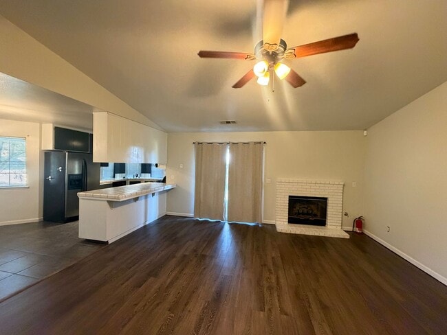 Building Photo - Charming 3 bedroom 2 bathroom home located...