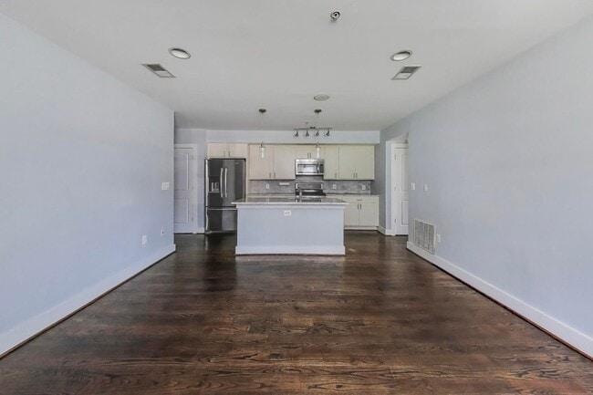 Building Photo - 2 + 2 close to Rock Creek & 16th St:  PETS...