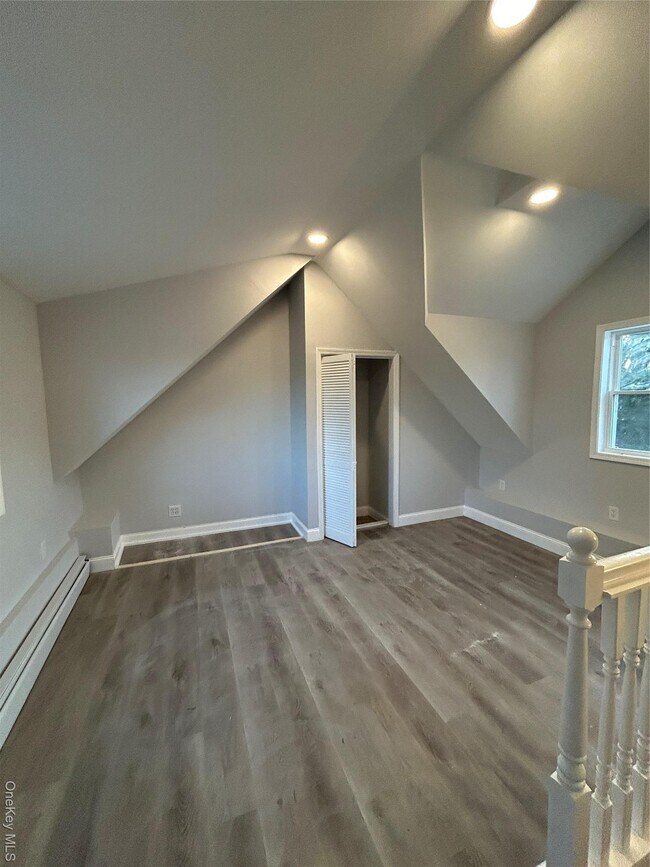 Building Photo - 165 S Cross Rd