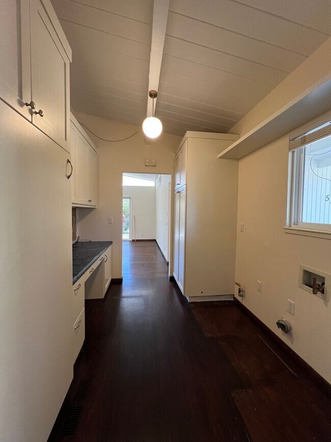 Building Photo - Charming 2BR/2BA Home Just Minutes from the Beach – Fully Landscaped, Spacious & Private