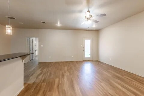 Building Photo - Great 3/3 perfect for roommates and close ...