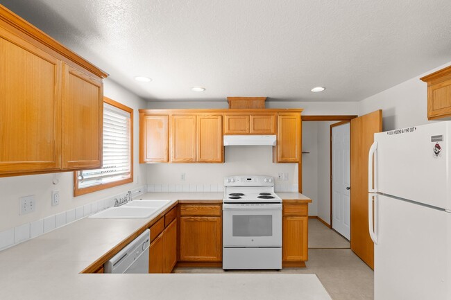 Building Photo - Woodstock 3 Bedroom Single Family Home