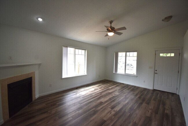 Building Photo - 1043 Fuji Ln