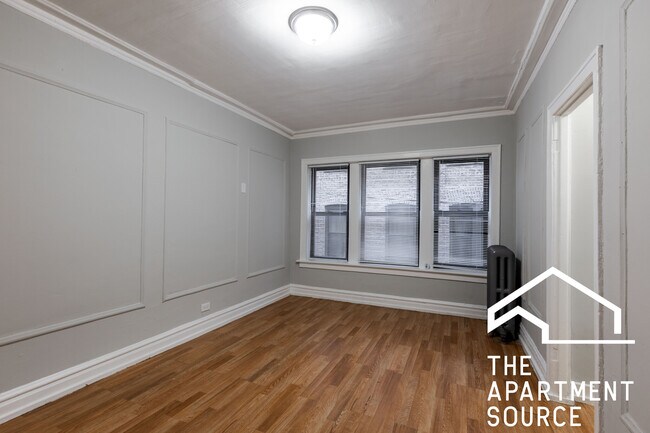 Building Photo - 5451 S Cornell Ave