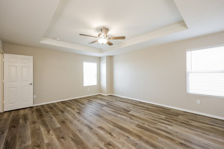 Building Photo - 10502 Castello Canyon