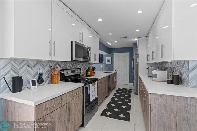 Building Photo - 708 NW 29th St