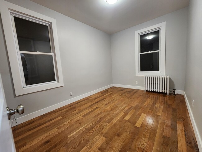 Building Photo - 203 Custer Ave