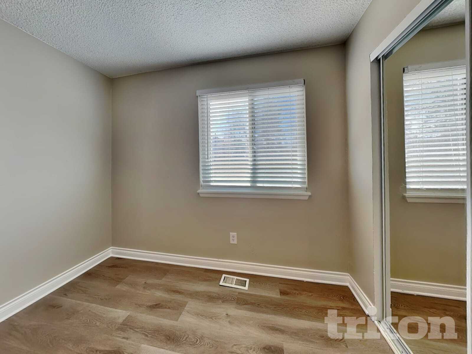 Building Photo - 12981 Knight Ct