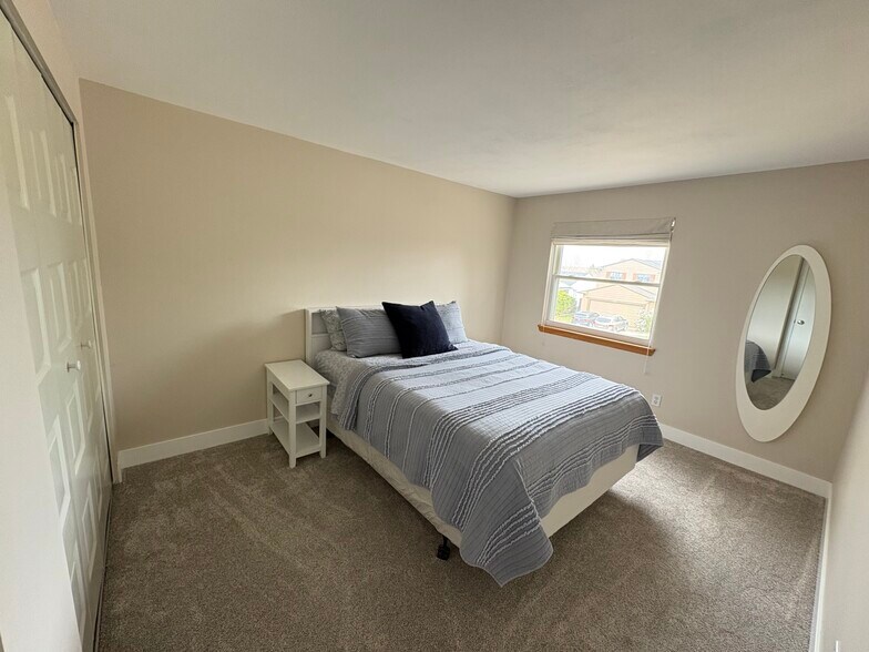 Building Photo - 5565 S Lansing Ct