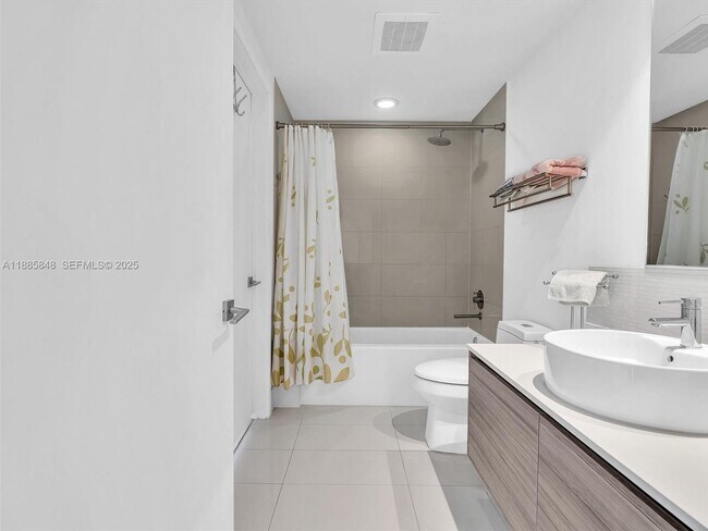 Building Photo - 121 NE 34th St