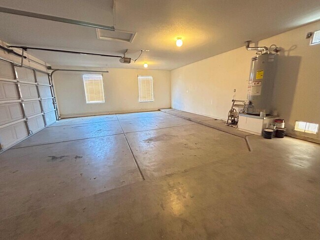 Building Photo - MOUNTAIN VISTA RANCH HOME WITH POOL AND SP...