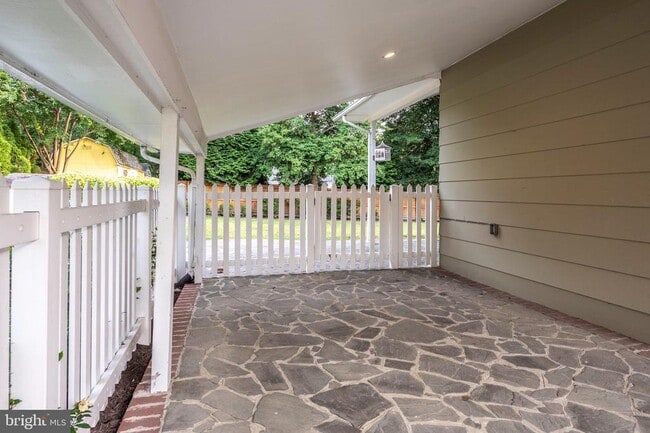 Building Photo - 2413 Childs Ln