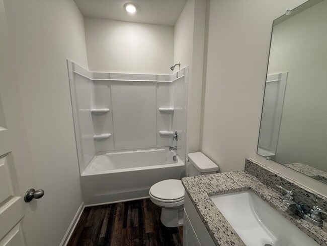 Building Photo - Springville Schools One Level 4 Bedroom / 3 Bathroom/ 3 Car Garage