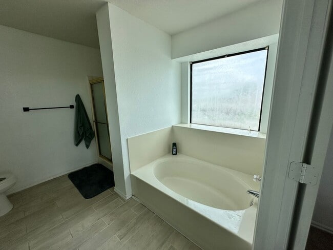Building Photo - Charming 3 Bed, 2 Bath 2-Story Home in Moore!