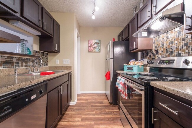 Building Photo - 6808 S I-35 Frontage Rd