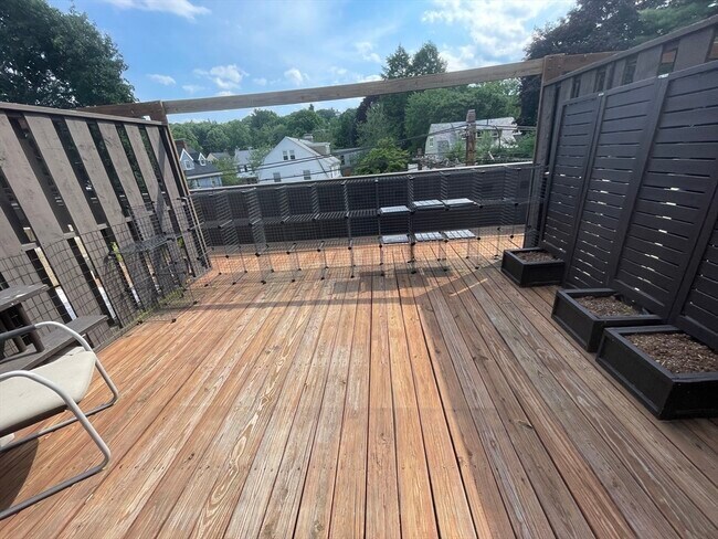 Building Photo - 120 Beaconsfield Rd