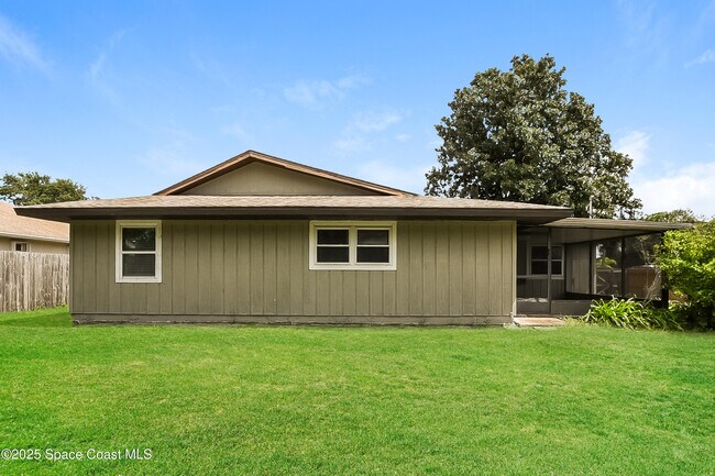 Building Photo - 6730 Bermuda Ave