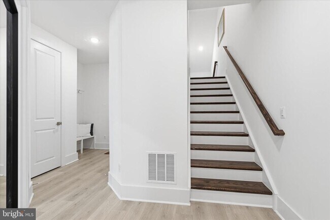 Building Photo - 9507 Maidenhair Ave