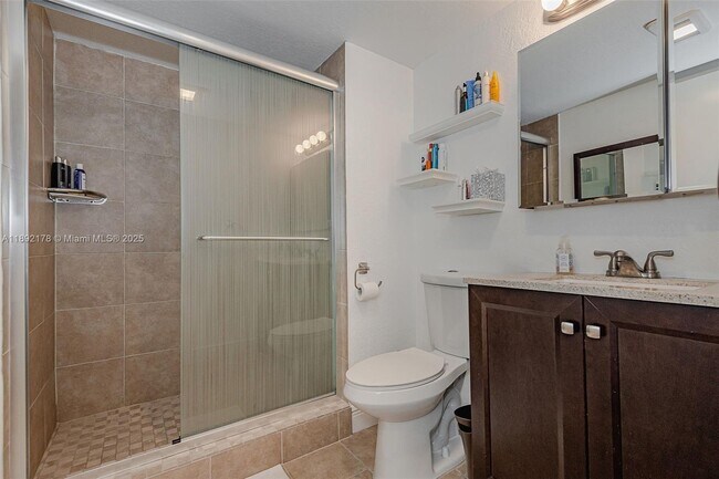 Building Photo - 9410 N Hollybrook Lake Dr