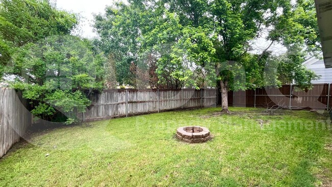 Building Photo - 1509 Lacewing Dr