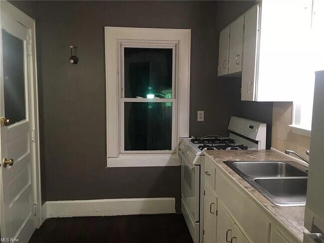 Building Photo - 95 Brittain Rd