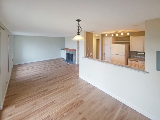 Building Photo - View of Renton Valley 2b/1.5ba Condo ***COMING SOON***