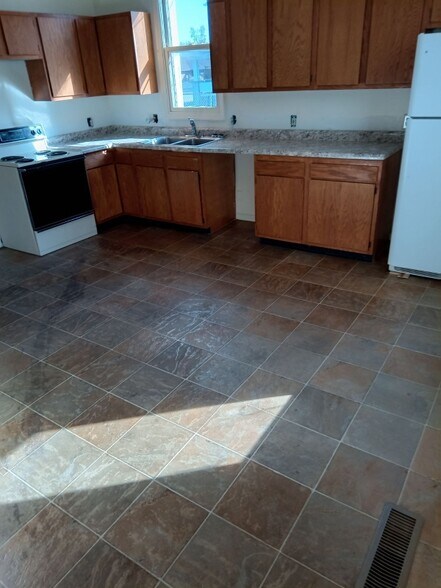 Building Photo - 909 S Limestone St