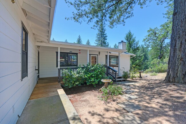 Building Photo - 3-Bedroom Home on a Foresthill Cul-de-Sac