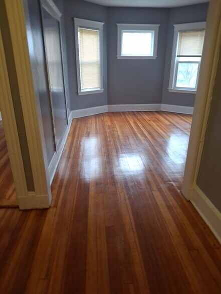 Building Photo - 61 Topliff St