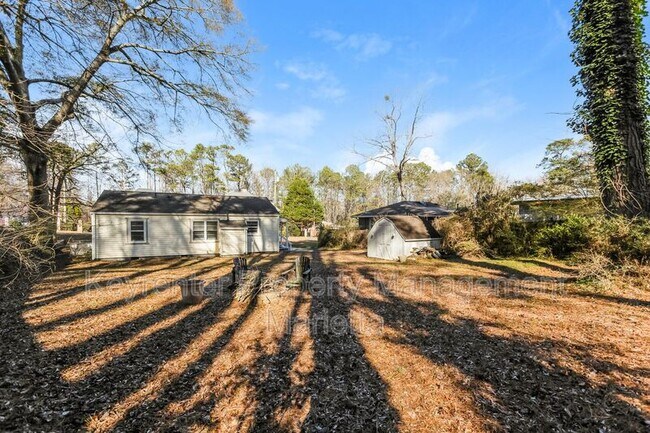 Building Photo - 540 Church Rd SE