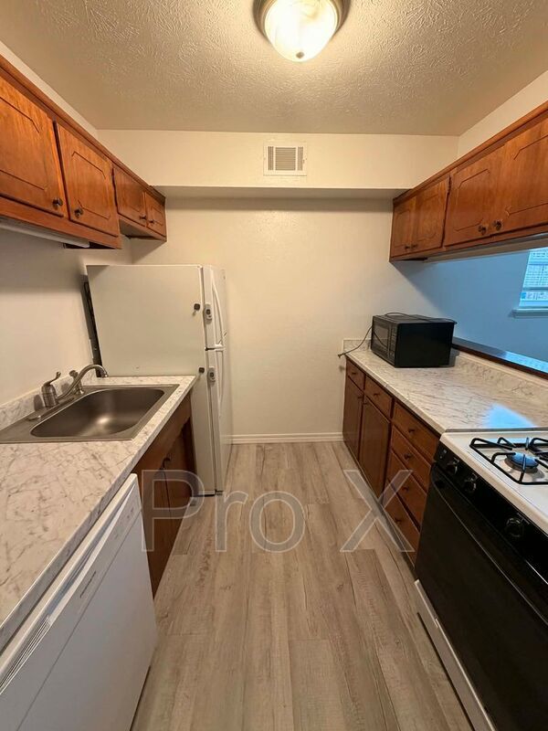 Building Photo - 124 E Highland Ave