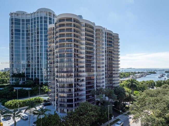 Building Photo - 2843 S Bayshore Dr