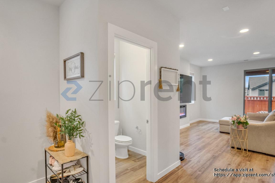 Building Photo - 13007 193rd Ave E