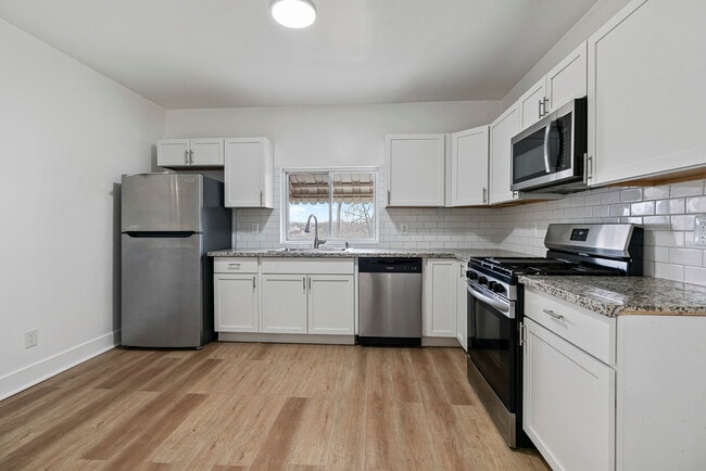 Building Photo - 198 Oneida St