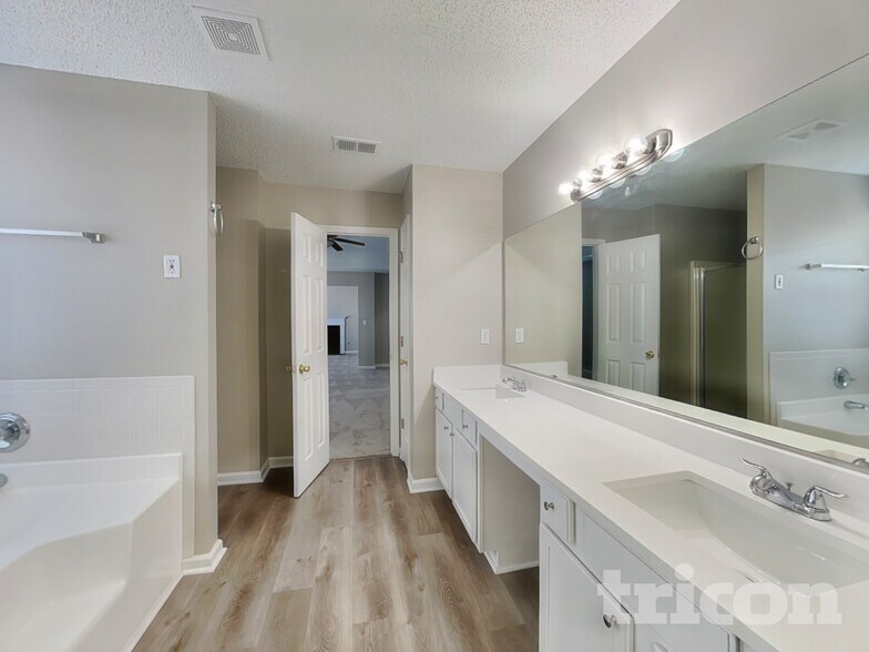 Building Photo - 11610 Registry Blvd