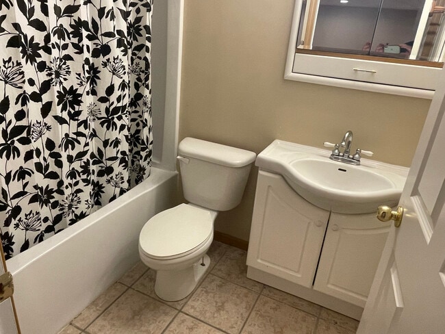 Building Photo - 125 Landing Gear Dr