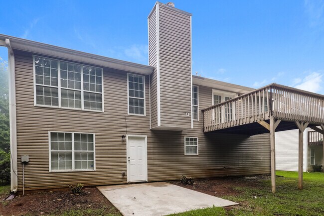 Building Photo - 5-Bedroom Split-Level Home