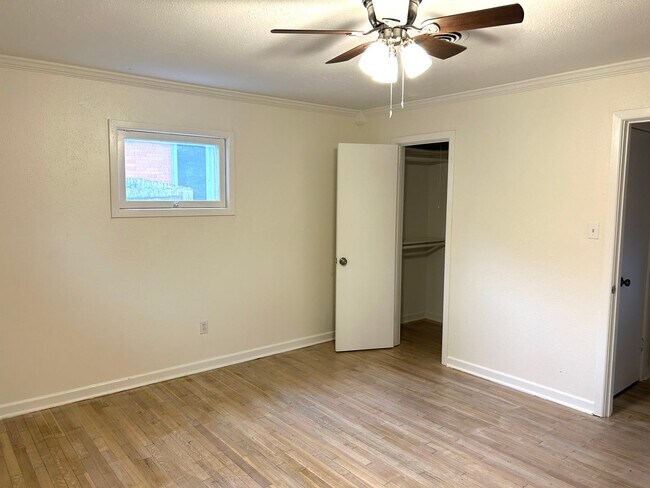 Building Photo - Beautifully Remodeled Home in Mountainview Area
