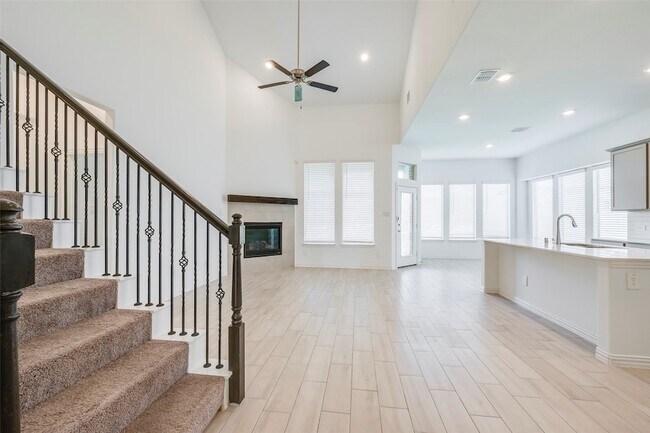 Building Photo - 14605 Little Water Dr