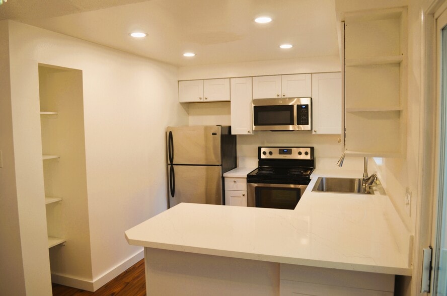 Building Photo - 317 Linn Ave