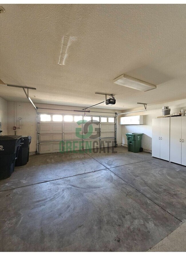 Building Photo - Charming 3 Bedroom 2 Bath Condo in TRACY! ...