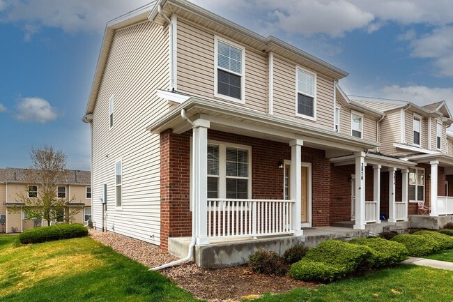 Building Photo - Stunning Townhouse for Rent