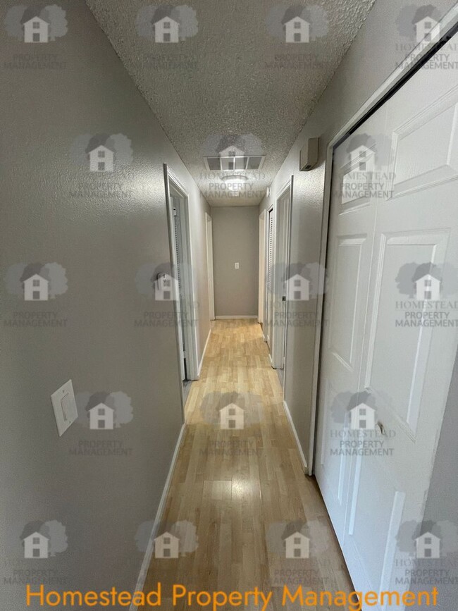 Building Photo - Hard to find 3 bedroom 2, bathroom.