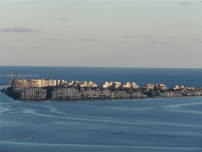 Building Photo - 950 Brickell Bay Dr