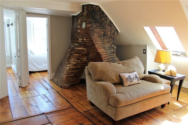 Building Photo - 283 Spring St