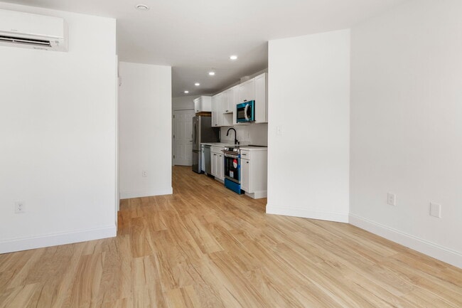 Building Photo - 8 Enon St