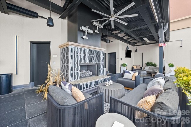 Building Photo - 715 N Graham St