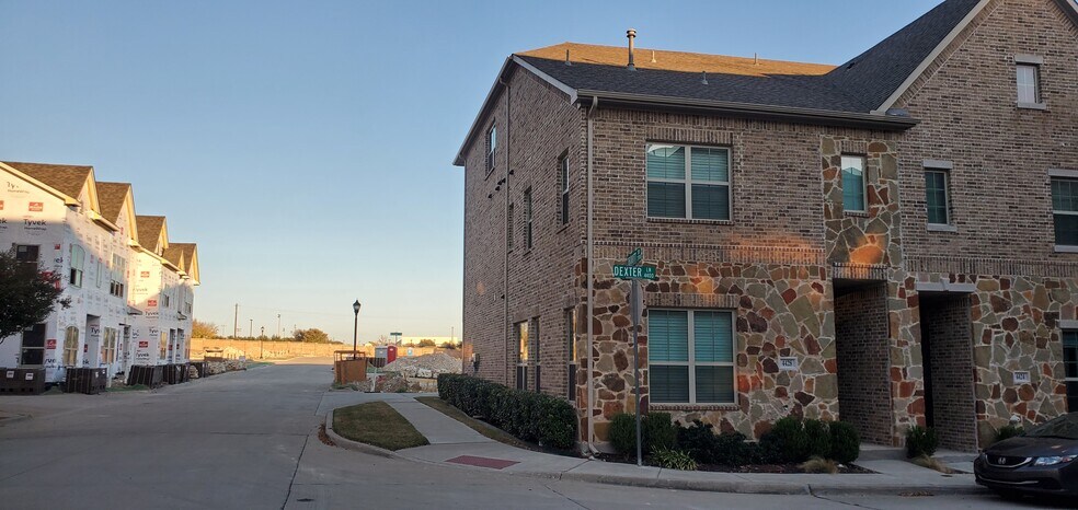 Building Photo - 4428 Dexter Ln
